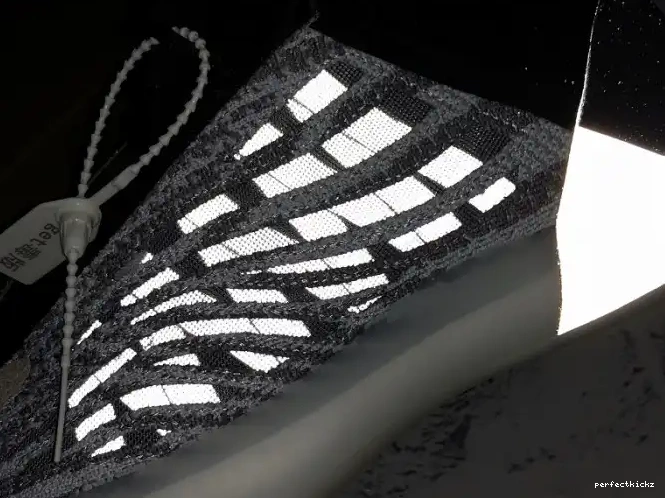 EG1535 Basketball Adidas Quantum Yeezy 0517